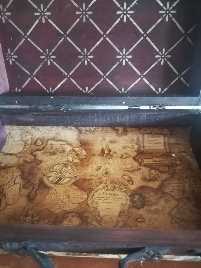 Valigia vintage in legno marrone