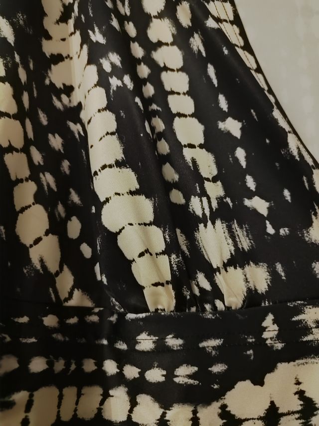 Vestido beige y blanco estampado