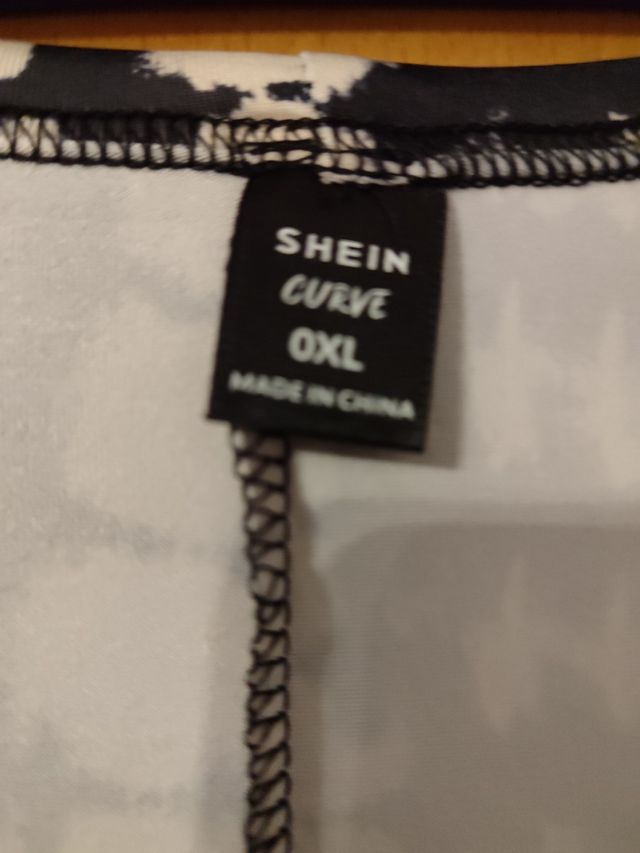 Vestido beige y blanco estampado