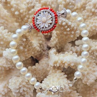 Braccialetto da donna cammeo perle e corallo rosso