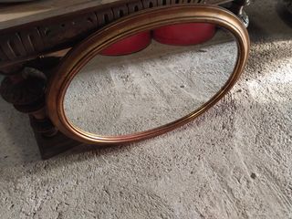 Espejo ovalado dorado antiguo