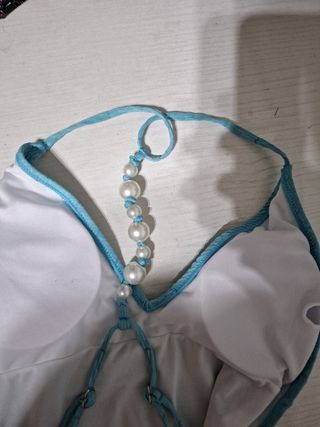 Bañador azul turquesa con perlas