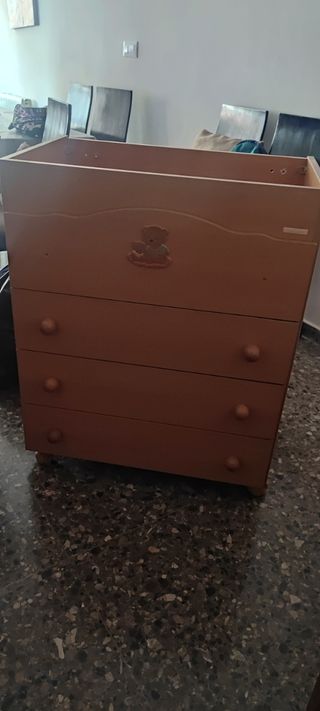 Cassettiera per bambini in legno marrone