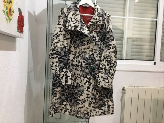 Abrigo Desigual beige y negro