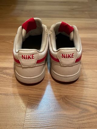 Zapatillas Nike Dunk Low rojas y blancas