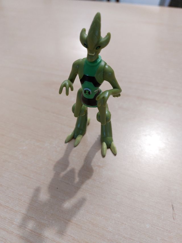 Super insetto/crashhopper ben 10 omniverse