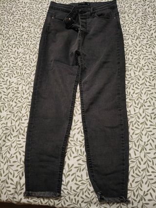 Pantalones vaqueros gris oscuro 