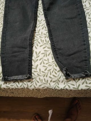 Pantalones vaqueros gris oscuro 