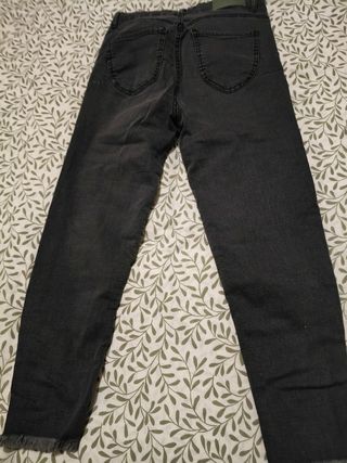 Pantalones vaqueros gris oscuro 
