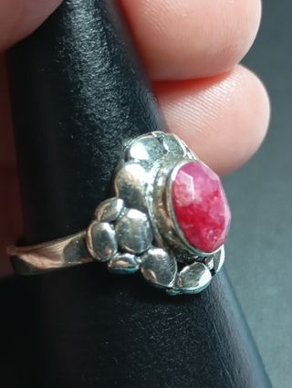 Anillo plata ley con rubí rojo facetado 
