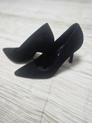 Tacones negros de aguja
