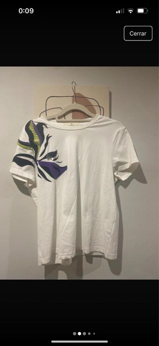 traje falda y camiseta 