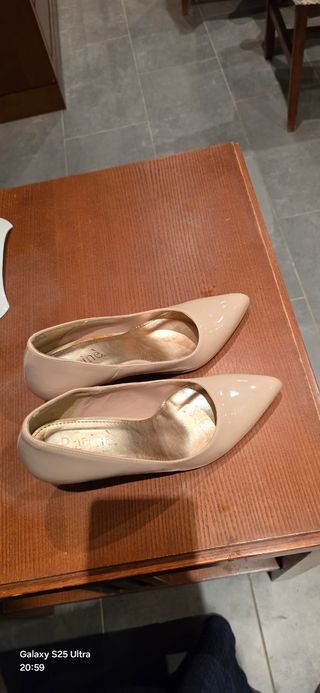 Zapatos beige de tacón