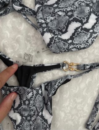 Bikini serpiente gris y negro