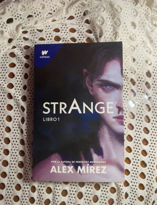Strange. Libro 1: Por la autora de Perfectos me...