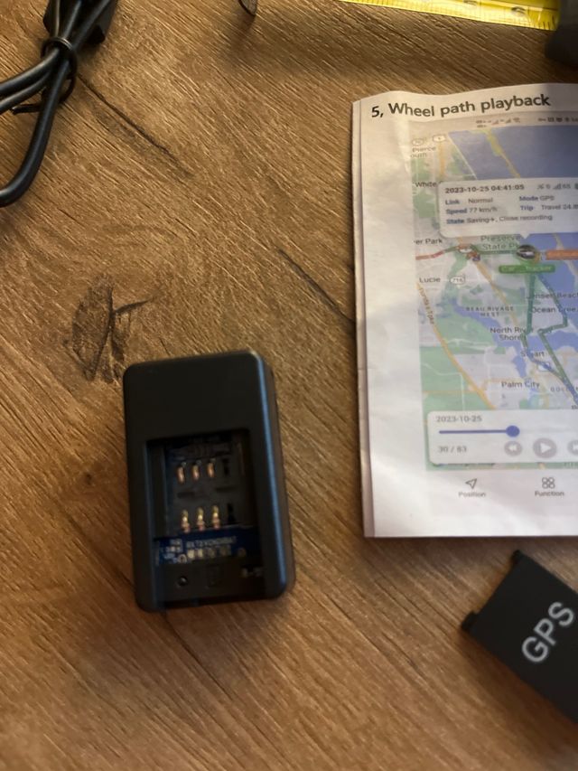 Rastreador GPS Pequeño - Coche Moto Maleta