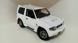 Mitsubishi Pajero Evolution Autoart 1/18