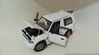 Mitsubishi Pajero Evolution Autoart 1/18