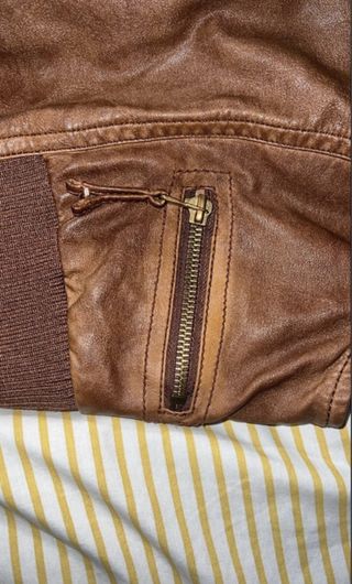 Chaleco cuero Bershka marrón