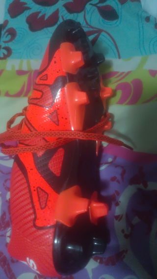 Botas fútbol niño