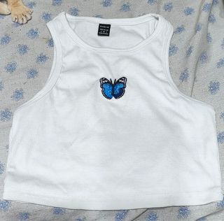 Top Blanco con bordado de mariposa