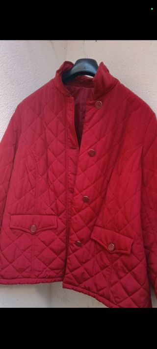 Abrigo acolchado rojo