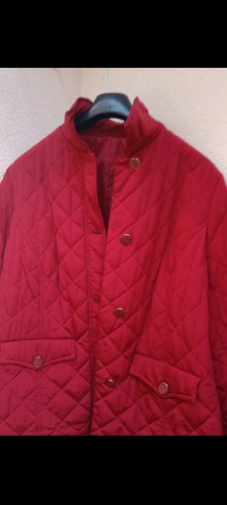 Abrigo acolchado rojo