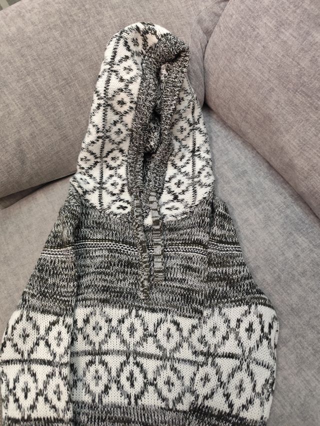 Jersey con capucha Invierno marca Koroshi.