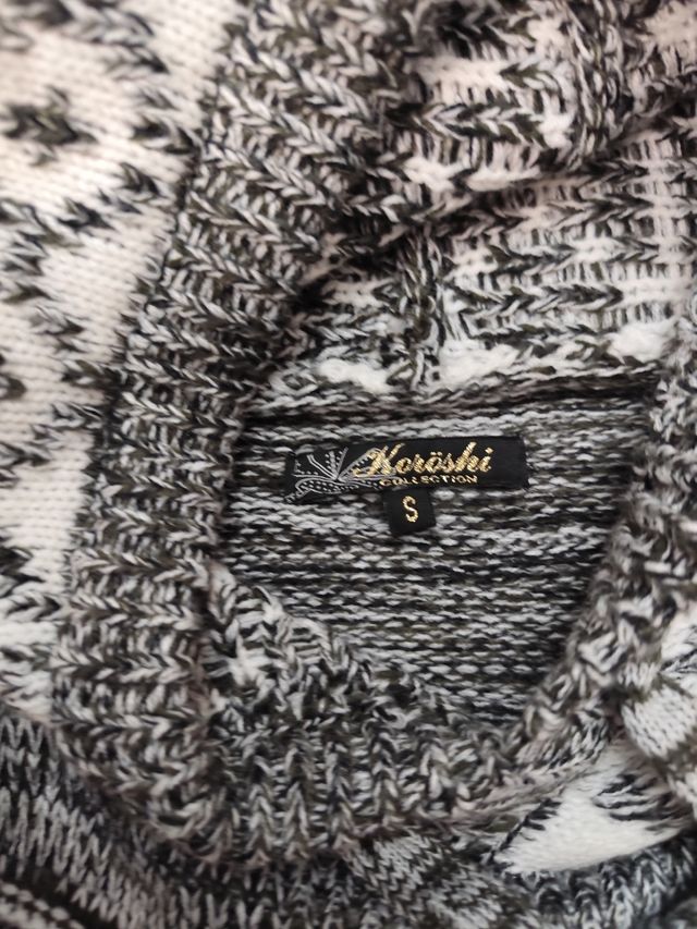 Jersey con capucha Invierno marca Koroshi.
