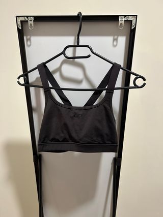 Top deportivo negro