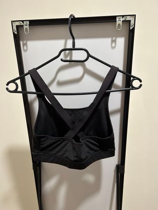 Top deportivo negro