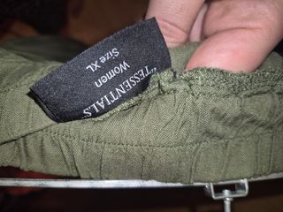 Falda verde militar plisada