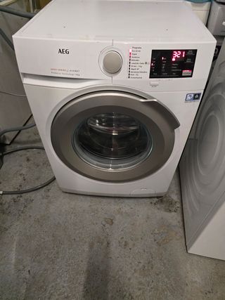 Lavadora AEG 8kg 185€