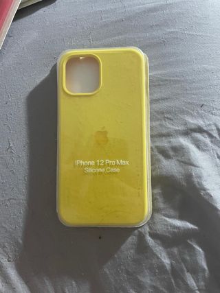 Funda Silicona iPhone 12 Pro Max Amarilla