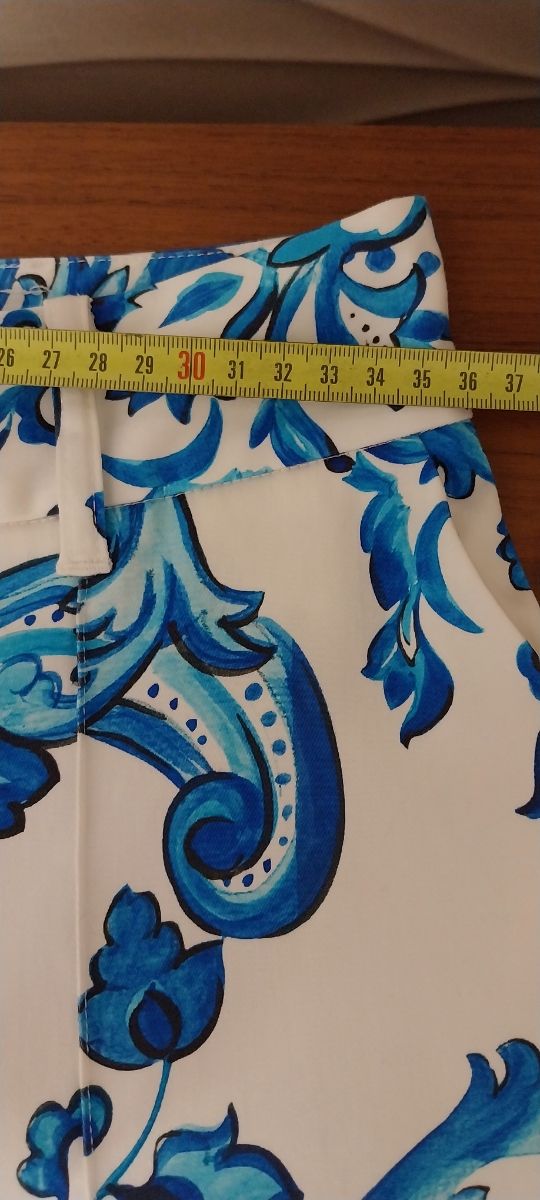 Calças Marciano azuis e brancas