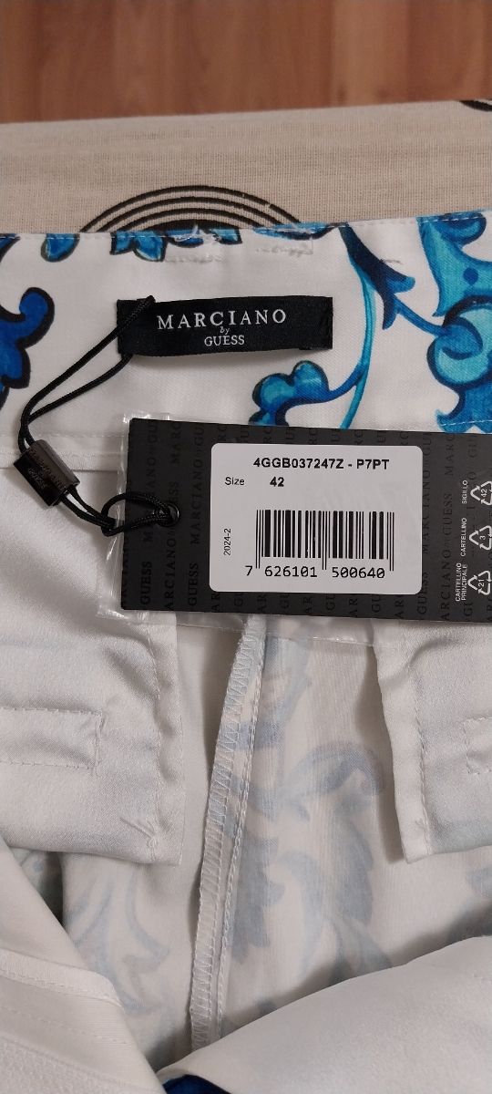 Calças Marciano azuis e brancas