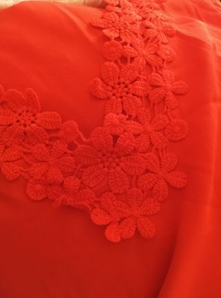 Blusa naranja de encaje