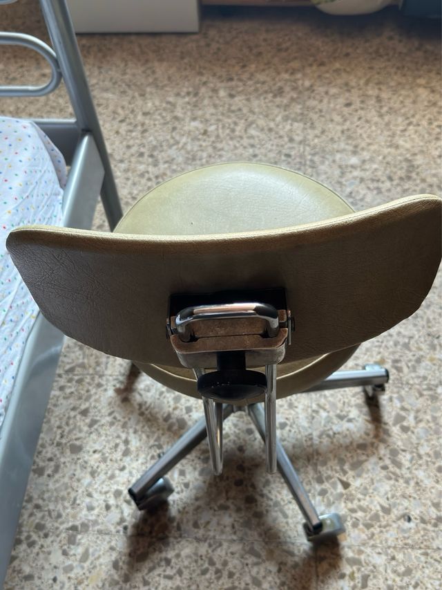 Silla giratoria vintage beige