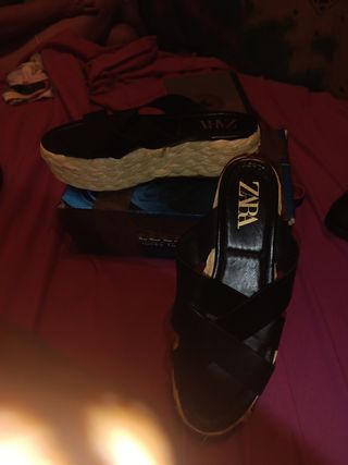 Sandalias Zara mujer negras de esparto trenzado 