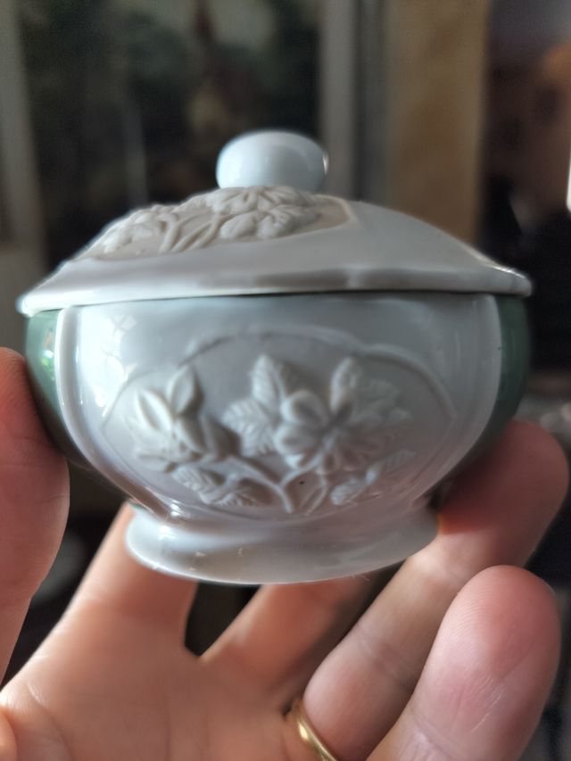 Scatolina porcellana fiori