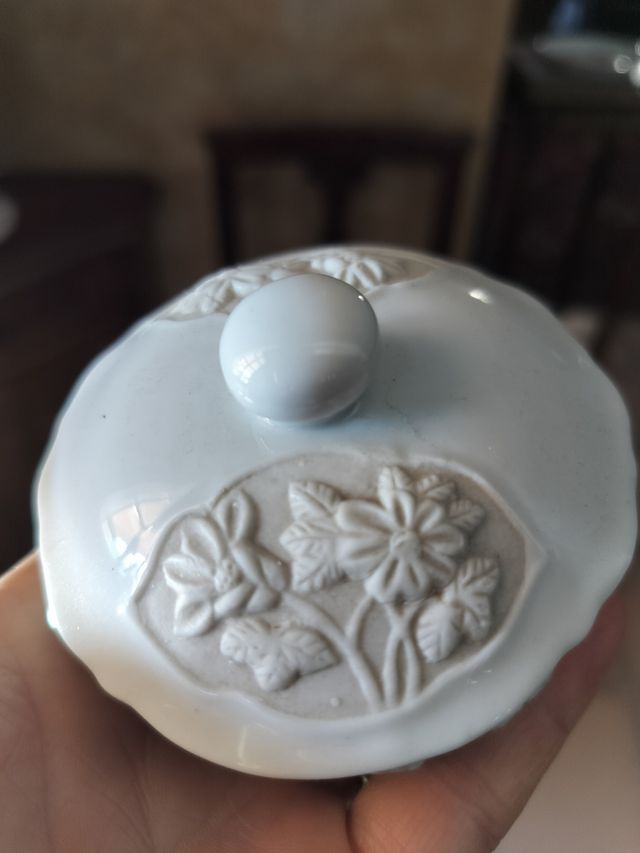 Scatolina porcellana fiori