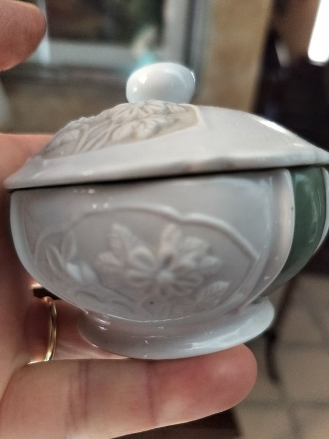 Scatolina porcellana fiori