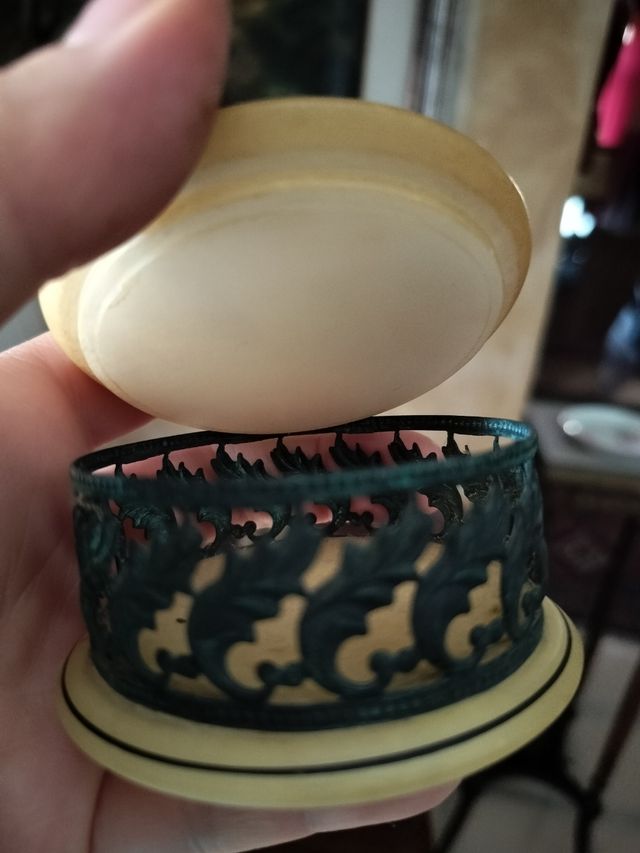 Scatolina vintage in alabastro