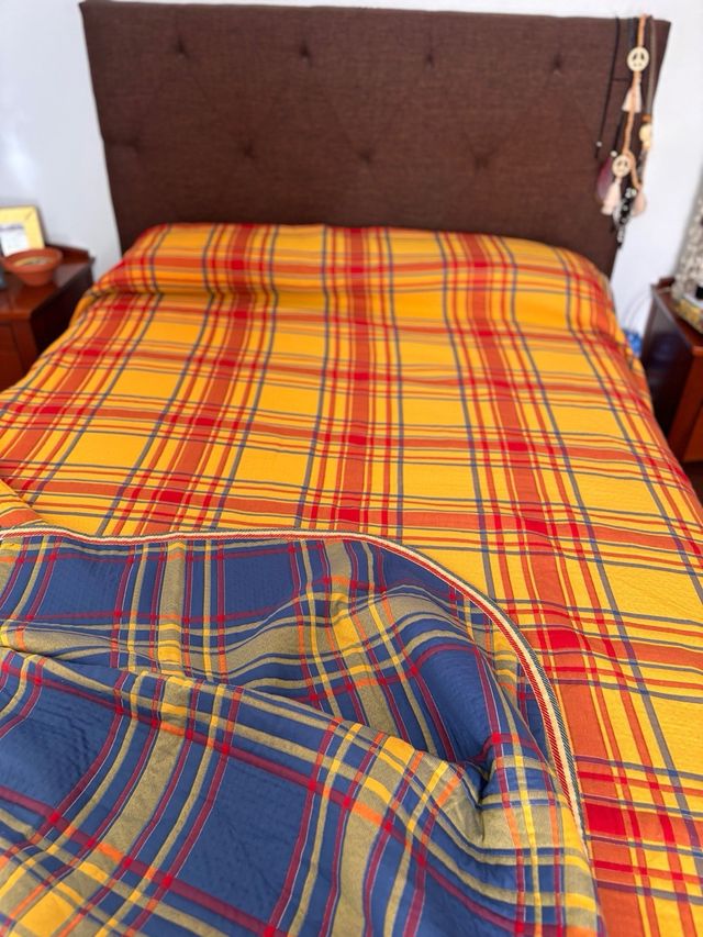 Colcha reversible azul-amarilla