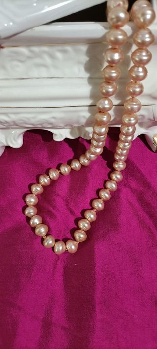 Collares de perlas de varios  colores 