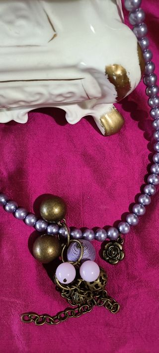 Collares de perlas de varios  colores 