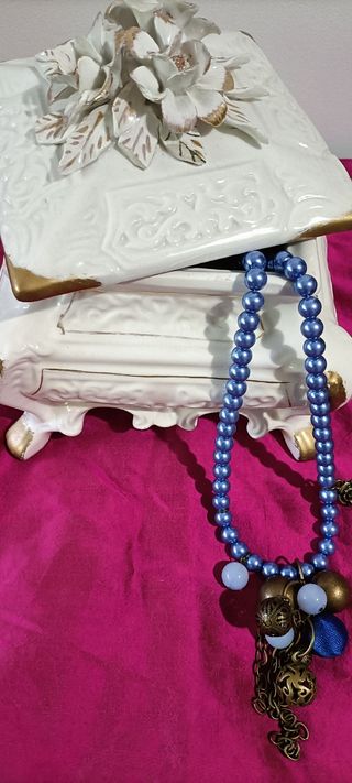 Collares de perlas de varios  colores 