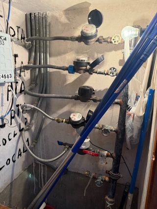 se hacen trabajos de fontanería