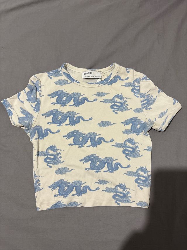 Camiseta Bershka dragón azul
(precio negociable)