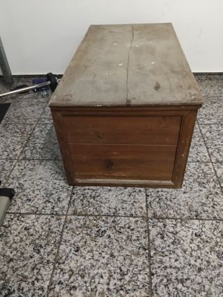 Baúl antiguo de madera, tiene unos cien años!!
